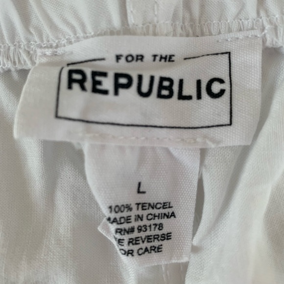For The Republic white tencel shorts. EUC. Size large. - Picture 3 of 3